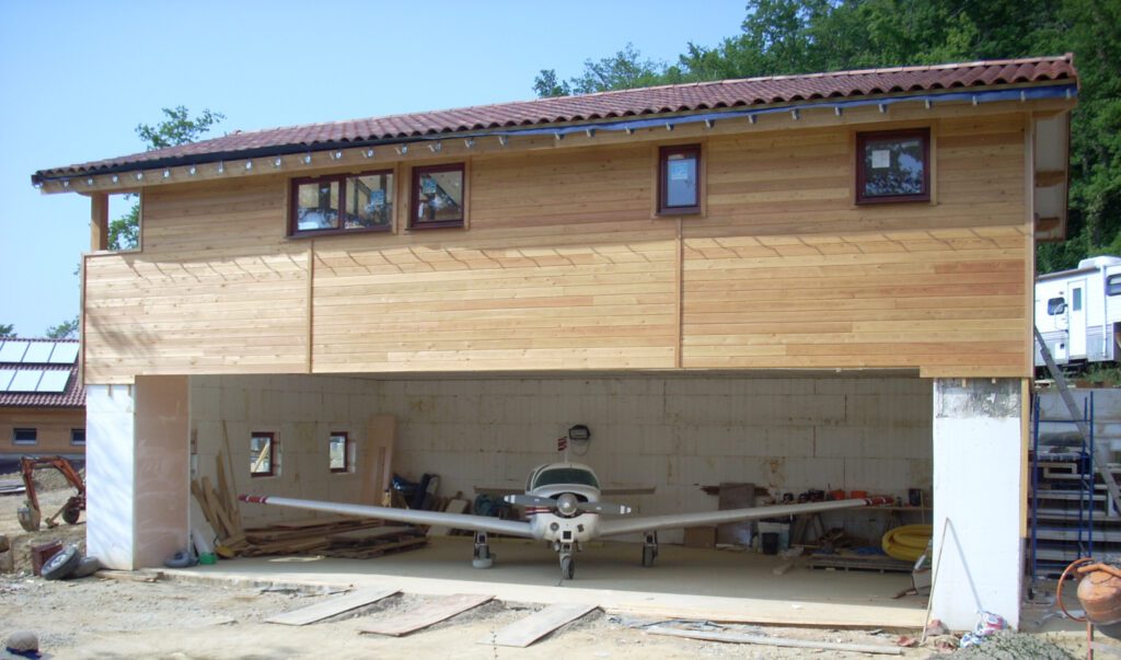 Plane-hangar-built-with-icf-by-polysteel